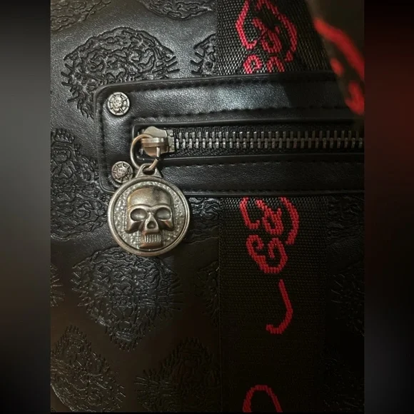 NWT Ed Hardy Black Tiger Embossed Duffel Bag with Guitar Cross Body Straps - Picture 11 of 12